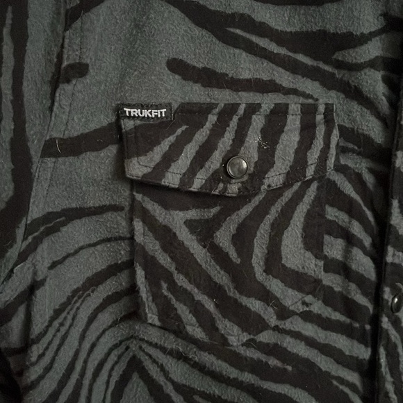 TRUKFIT Cotton Animal Print Flannel Button Down Shirt, Size L - Picture 6 of 8